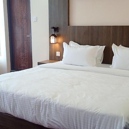 Hotel Aerolink Катманду Екстер'єр фото